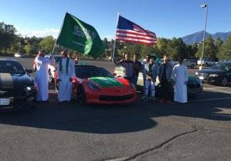 احتفالاً بيوم الوطن. . مسيرة من سيارات السعوديين تطوف جامعات أمريكية