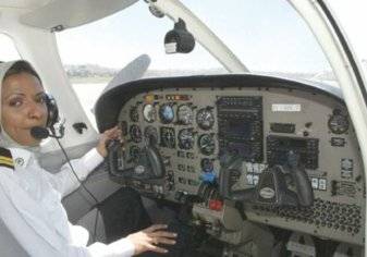 بعد السيارات...المرأة السعودية تقود الطائرات قريباً!