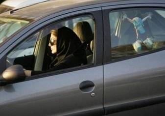 كيف تحصل المرأة السعودية على رخصة قيادة دون اختبار؟