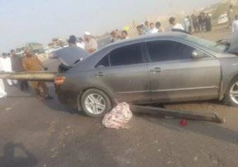 سياج حديدي يخترق سيارة عائلة باكستانية بجازان (صور)