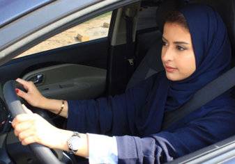 فتاة سعودية تطلق مبادرة مجانية لتعليم النساء قيادة السيارات بالمملكة