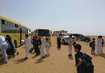 شاهد مع فعله طلاب مدرسة بجازان بعدما تعطلت الحافلة التي تنقلهم (صور)