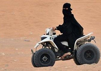هل يُسمح للمرأة السعودية بقيادة الدراجات النارية والشاحنات؟