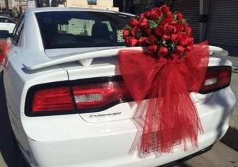 شاهد ما فعله رجل سعودي بسيارته بعد تخرج زوجته من الكلية (فيديو)
