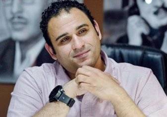 موقف محرج لممثل مصري على الهواء بسبب زوجته (فيديو)