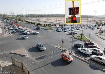 مطالبات بتركيب كاميرات ساهر في تقاطعات الرياض بسبب مخالفة مرور جماعية (فيديو)