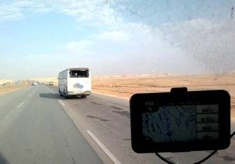 النقل السعودية تطالب المواطنين والمقيمين بمساعدتها في التوصل لسائق حافلة بعد ما فعله على طريق سريع (فيديو)