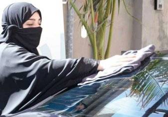 أول سعودية تنشئ مغسلة سيارات