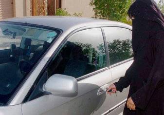 تعليق الفنانة السعودية شاليمار الشربتلي على السماح للمرأة بقيادة السيارة (فيديو)