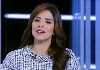 متصل يحرج مذيعة مصرية على الهواء: "عايز أشوف اللي ربوكي" (فيديو)