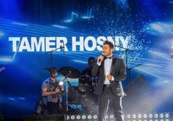 تامر حسني يتألق بأولى حفلاته بالمملكة وسط تفاعل كبير من الشباب (صور وفيديو)