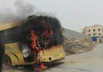 النيران تلتهم حافلة نقل طلاب في جازان (صور وفيديو)