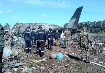 سقوط طائرة جزائرية. . والخسائر فادحة (صور وفيديو)
