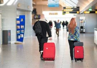 الإمارات تمنح مسافري الترانزيت تأشيرة يوم واحد