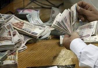 إعلامي مصري يطالب بزيادة ضريبة الدخل على الأغنياء