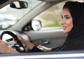 ما هي فوائد قيادة المرأة للسيارة في السعودية؟