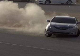 بالفيديو: رصد أول سعودية تمارس “التفحيط” بعد ساعات من السماح بقيادة السيارة