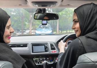 كاتبة سعودية تحذر من المبالغة في الاحتفاء بقرار السماح للمرأة السعودية بقيادة السيارة
