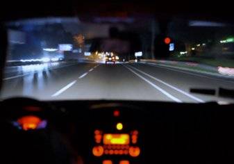 كيف تتجنب مخاطر القيادة الليلية؟