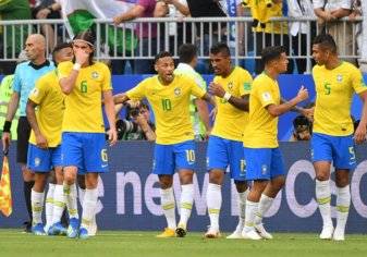 بالصور- البرازيل تتأهل إلى ربع نهائي المونديال بـ "رقم تاريخي"