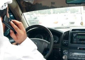 ما هي مخاطر استخدام الهاتف الذكي أثناء قيادة السيارة؟
