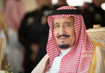 العاهل السعودي يقدم مكافأة 10 ملايين ريال لمنسوبي ديوان المراقبة