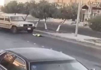 رد فعل سريع من سائق "شاص" يمنع وقوع كارثة على أحد طرق السعودية (فيديو)