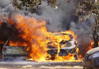حريق هائل يندلع في مجموعة من سيارات "تشليح بريمان" في جدة (فيديو)