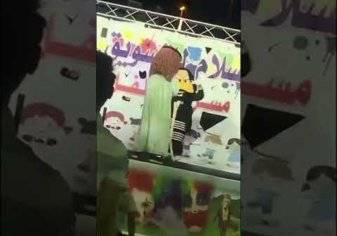 إعادة واقعة فتاة سوق عكاظ مع ماجد المهندس بالمدينة المنورة في مشهد مثير للجدل (فيديو)