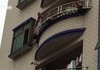 مصري يلقي زوجته من الطابق الخامس.. والسبب صادم! (فيديو)