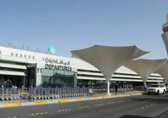 مركبة إمدادات تتسبب بحادث في مطار أبوظبي