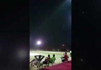 بالفيديو.. مباراة سعودية على الحدود اليمنية "تحت الصواريخ"