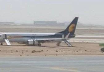 مديرية الطيران الهندي توقف طيارين بعد ما فعلاه بمطار الملك خالد بالرياض (صور وفيديو)