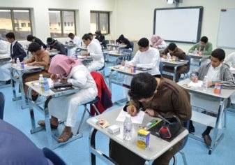 السعودية: مدارس أهلية تحدد أسعار الكتب بـ 2200 ريال وتحتكر الزي المدرسي