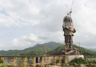 الهند تبني أطول تمثال في العالم (صور)