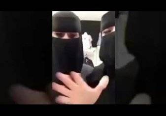 بالفيديو: موظفة سعودية تتعرى أمام الكاميرات .. تشعل موجة غضب