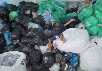 تونسي يجمع 8 أطنان من النفايات ويحولها لمشروع مبتكر