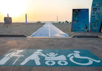 ممرات خاصة لأصحاب الهمم وكبار السن على شواطئ دبي