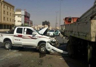 نهاية مأساوية لاصطدام سيارة بشاحنة تابعة لبلدية محافظة وادي الدواسر (صور)