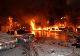 حريق هائل يلتهم 18 سيارة في تبوك (صور)