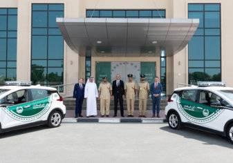 شرطة دبي تضم سيارة جديدة لأسطولها من المركبات الفاخرة