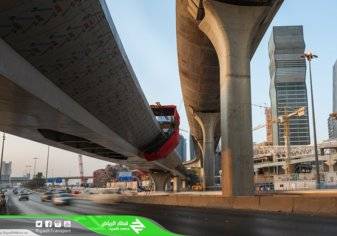 مشروع الملك عبدالعزيز للنقل ينتهي من تركيب الجسور الخرسانية الخاصة بالقطار (صور)
