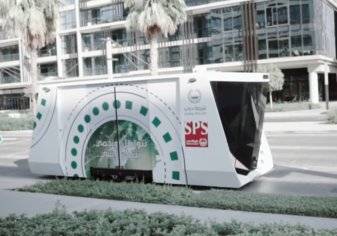 لأول مرة.. شرطة دبي تطلق مركز شرطة متنقل ذاتي القيادة (صور)