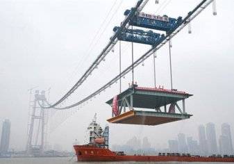 الصين تبهر العالم.. في أطول جسر بحري معلق (صور)