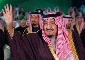 العاهل السعودي يدشن مئات المشاريع في تبوك