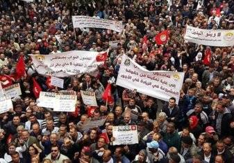 آلاف الموظفين في تونس يضربون عن العمل