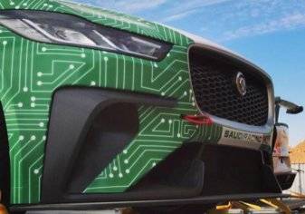 سيارات جاكوار I-Pace الكهربائية تصل للسعودية استعداداً لسباق eTrophy (صور)