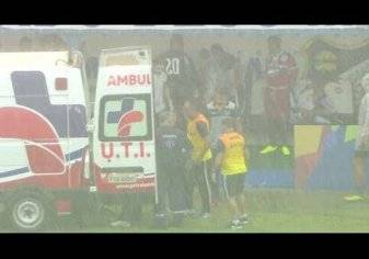 بالفيديو.. صاعقة تصيب لاعبًا أثناء مباراة في البرازيل