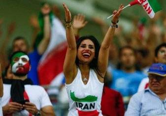 بالصور.. التليفزيون الإيراني يلغي بث مباراة بسبب "امرأة"