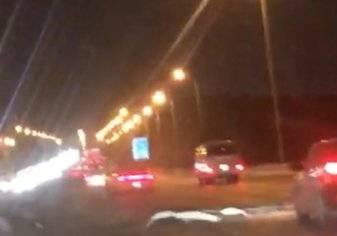 مطاردة بين سيارتين في الرياض تنتهي بكارثة (فيديو)